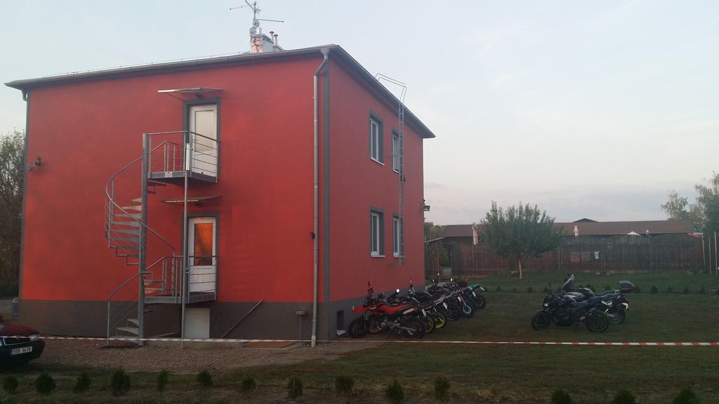 Penzion u Janky Dubnany Exteriér fotografie